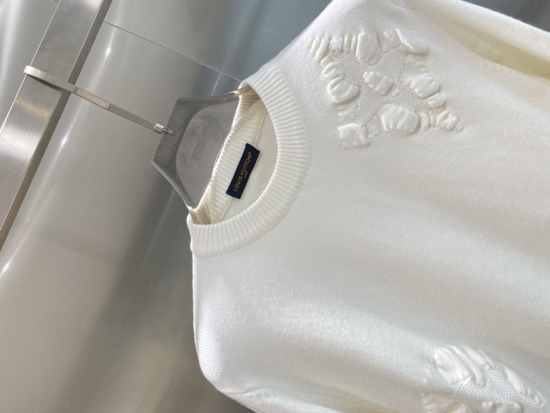 l0vis Vvtt0n sweater